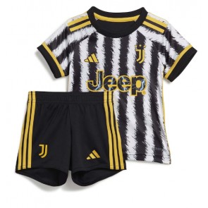Juventus Hjemmebanesæt Børn 2023-24 Kort ærmer (+ korte bukser)